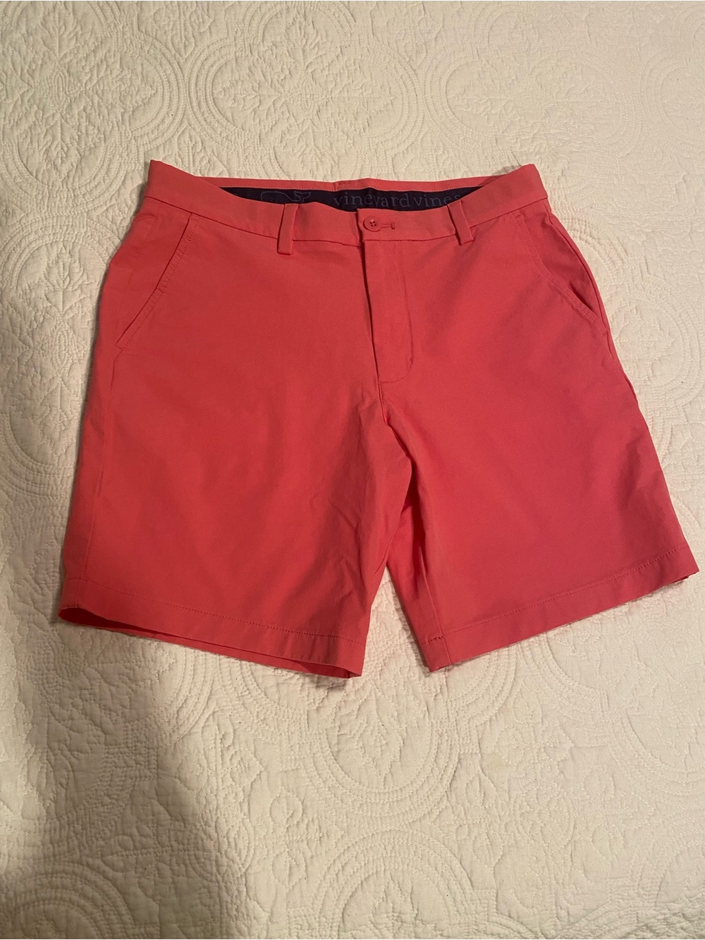 Vineyard Vines Men’s Coral Flat Front Shorts size 30